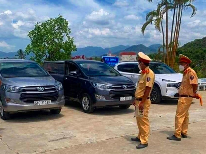 Bình Thuận: 2 ô tô Innova mang cùng biển số 51G-319.87 đậu cạnh nhau ở Trung tâm Thánh mẫu Tà Pao - Ảnh 1.