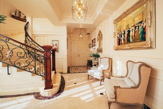 Penthouse được thiết kế theo phong cách hoàng gia của hoa hậu Hà Kiều Anh - Ảnh 5.