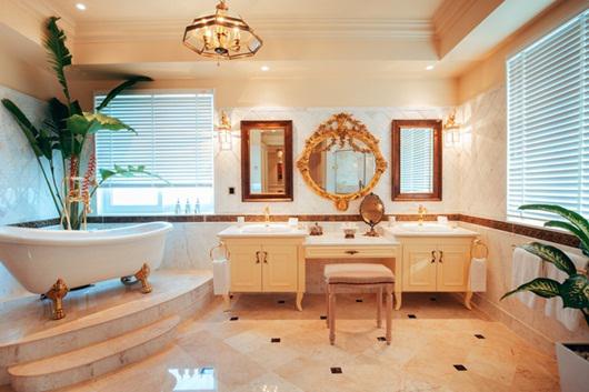 Penthouse được thiết kế theo phong cách hoàng gia của hoa hậu Hà Kiều Anh - Ảnh 11.