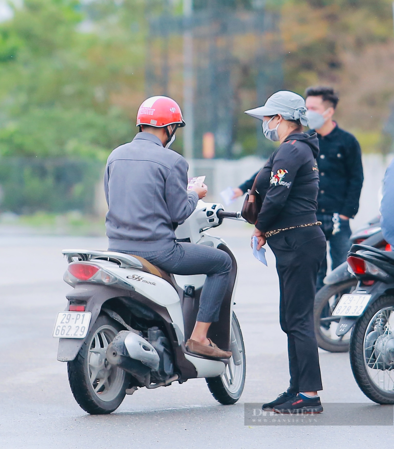 Phe vé ế ẩm trước ngày diễn ra trận đấu giữa ĐT Việt Nam - ĐT Oman - Ảnh 7.