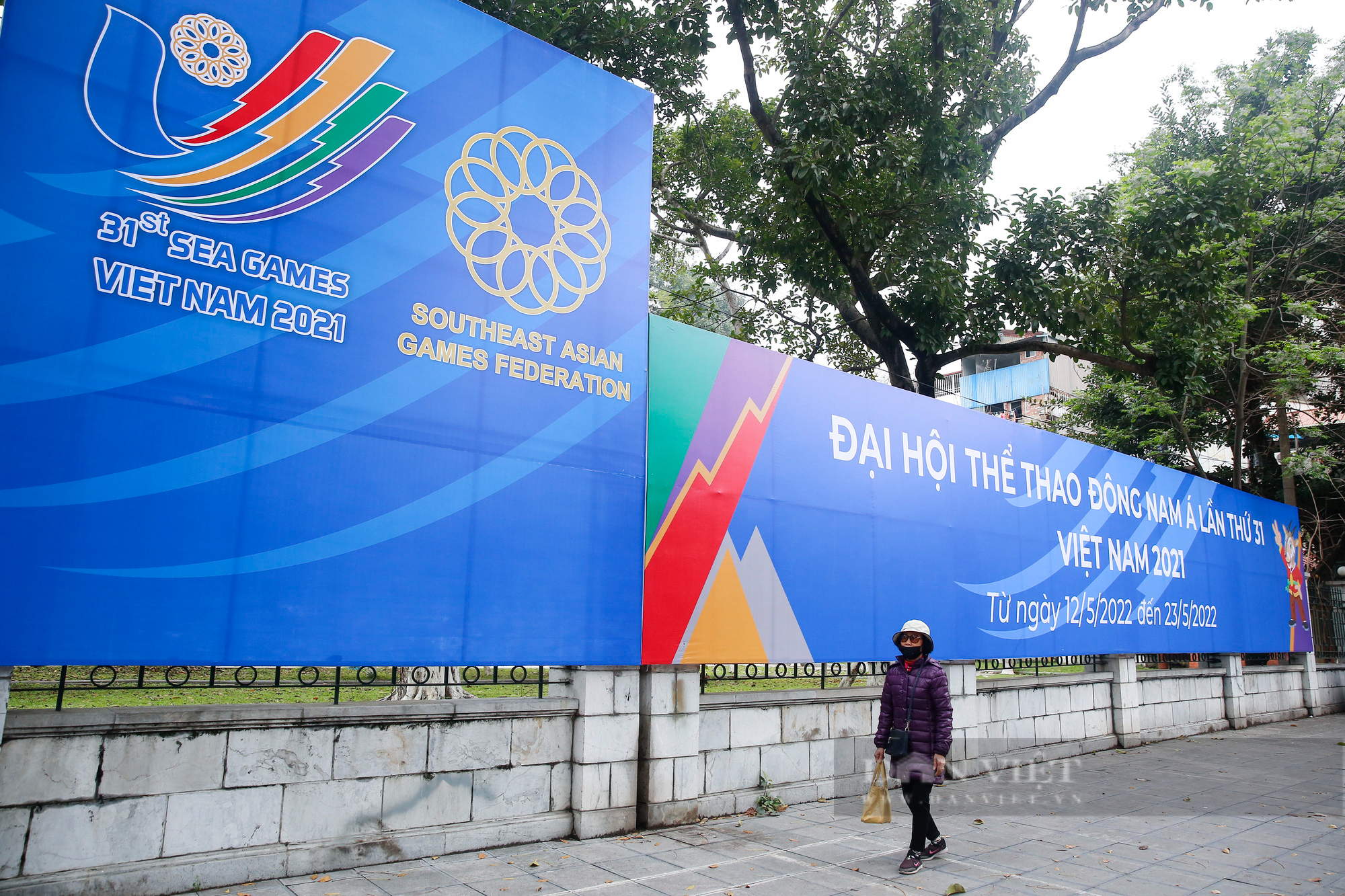 Đường phố Hà Nội trang hoàng rực rỡ chào đón SEA Games 31 - Ảnh 4.