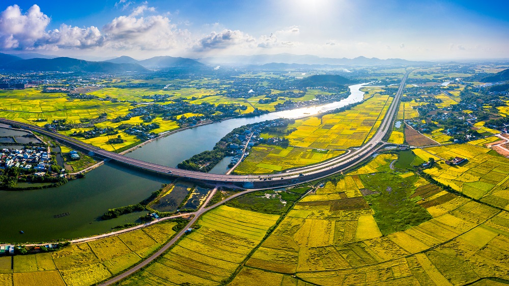 Nhà đầu tư đổ về Quy Nhơn săn đất nền ven biển sở hữu lâu dài - Ảnh 1. Nhà đầu tư đổ về Quy Nhơn săn đất nền ven biển sở hữu lâu dài - Ảnh 1.