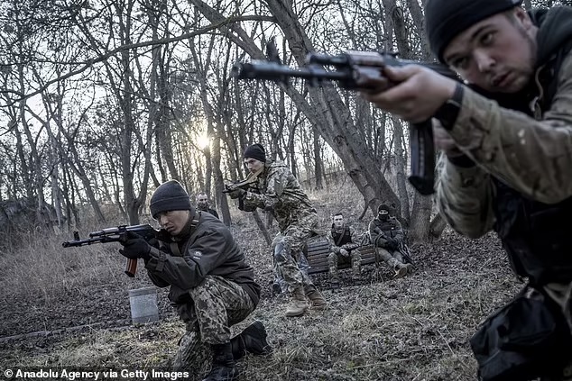 Ukraine &quot;cầu cứu&quot;, Anh lập tức đáp lời, gửi cho 6.000 tên lửa - Ảnh 1.