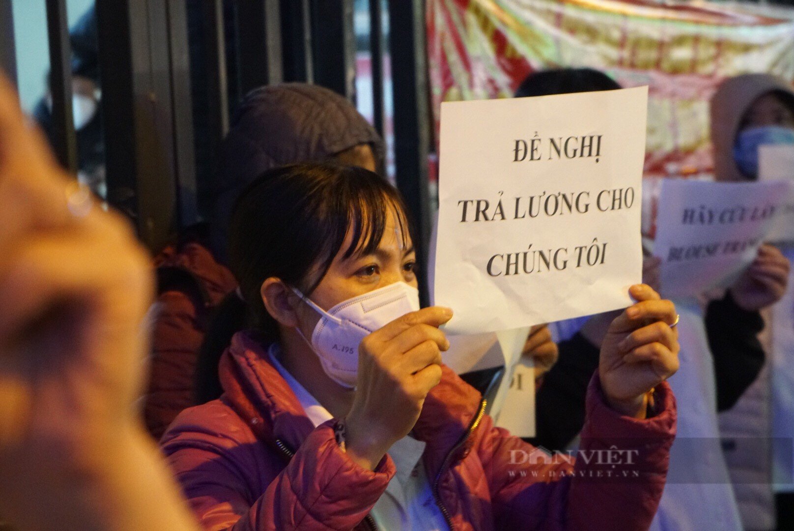 Vụ nợ lương ở Bệnh viện Tuệ Tĩnh: Nhân viên y tế đã được nhận lương sau 3 ngày liên tiếp “xuống đường” - Ảnh 1.