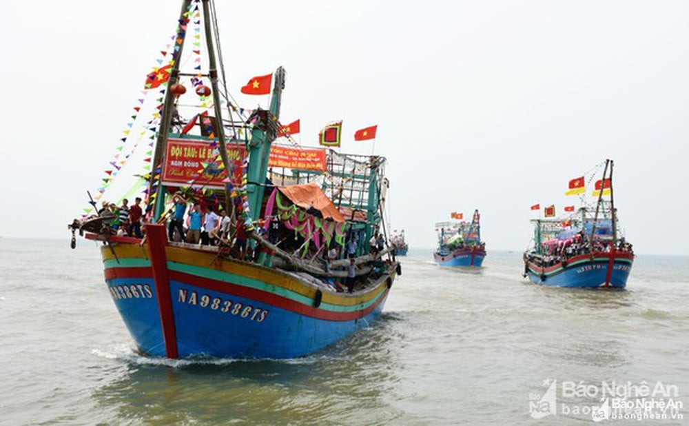 Cá nướng than hồng tại phố biển Cửa Lò - Ảnh 1. Cá nướng than hồng tại phố biển Cửa Lò - Ảnh 1.