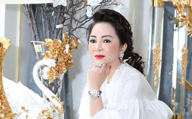 Ngoài chơi siêu xe, bà Phương Hằng còn có bộ sưu tập đồng hồ siêu đắt đỏ - Ảnh 1.