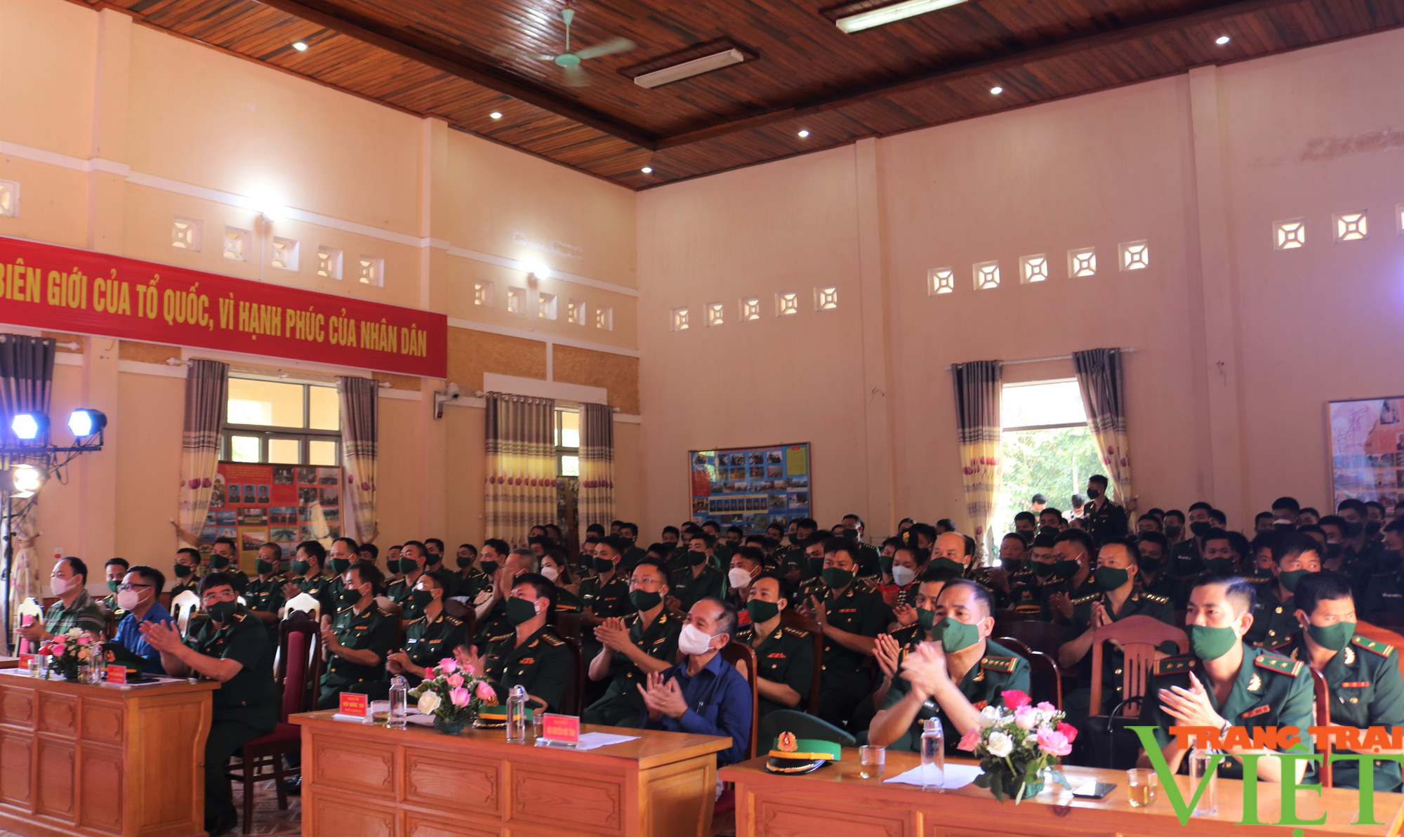 Bộ Chỉ huy Bộ đội Biên phòng tỉnh Sơn La: Tuyên dương những chiến sĩ quân hàm xanh trên tuyến đầu biên giới - Ảnh 2. Bộ Chỉ huy Bộ đội Biên phòng tỉnh Sơn La: Tuyên dương những chiến sĩ quân hàm xanh trên tuyến đầu biên giới - Ảnh 2.