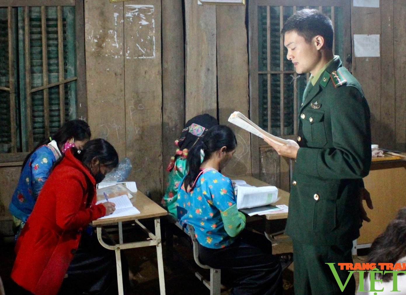 Tuyên dương những chiến sĩ quân hàm xanh trên tuyến đầu biên giới - Ảnh 6. Tuyên dương những chiến sĩ quân hàm xanh trên tuyến đầu biên giới - Ảnh 6.