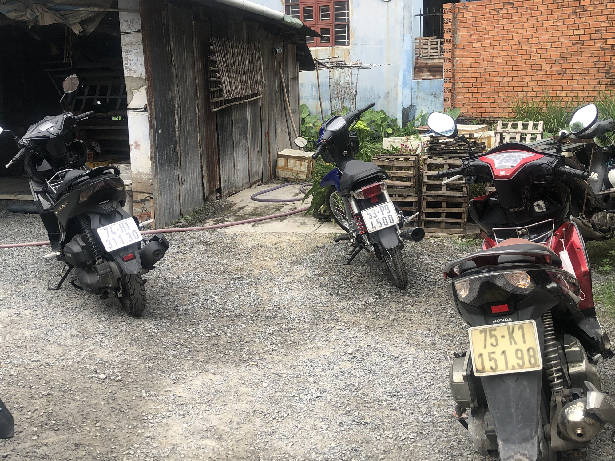  Ngôi chợ tự phát với những tiếng &quot;mô tê răng rứa&quot; nằm ở vùng ven Sài Gòn - Ảnh 4.