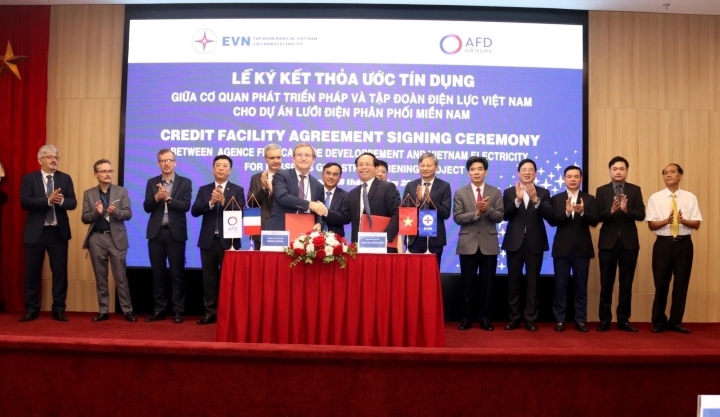 EVN ký kết Thoả ước tín dụng cho khoản vay ưu đãi không bảo lãnh Chính phủ trị giá 80 triệu Euro cho Dự án lưới điện phân phối miền Nam. EVN ký kết Thoả ước tín dụng cho khoản vay ưu đãi không bảo lãnh Chính phủ trị giá 80 triệu Euro cho Dự án lưới điện phân phối miền Nam.