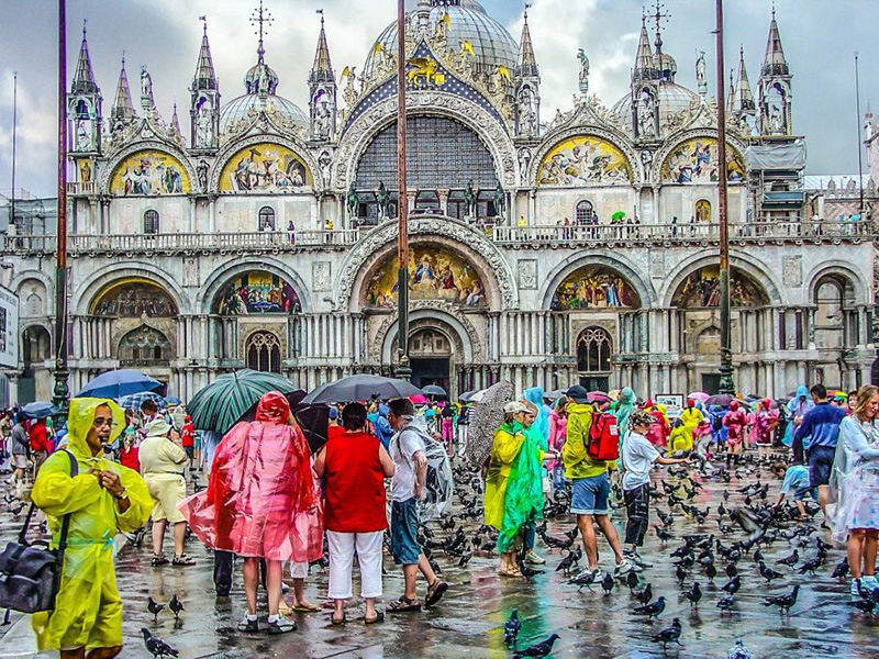 Italia: Khách du lịch tới Venice có thể trải nghiệm “vũ khí chống cướp biển có cánh” - Ảnh 1.