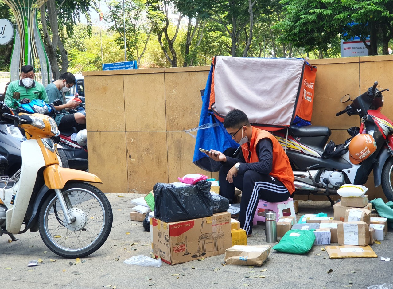 Shopee, Lazada, Tiki &quot;đốt tiền&quot; sớm trong năm 2022 - Ảnh 3.