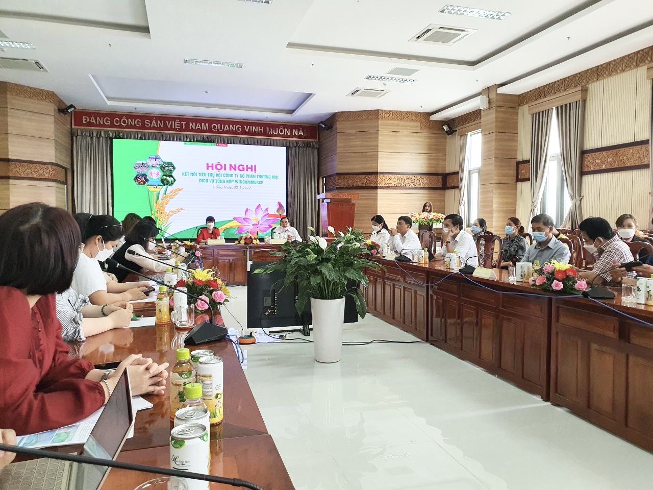 Hàng trăm doanh nghiệp Đồng Tháp kết nối tiêu thụ nông sản đặc sản với WinCommerce - Ảnh 2.