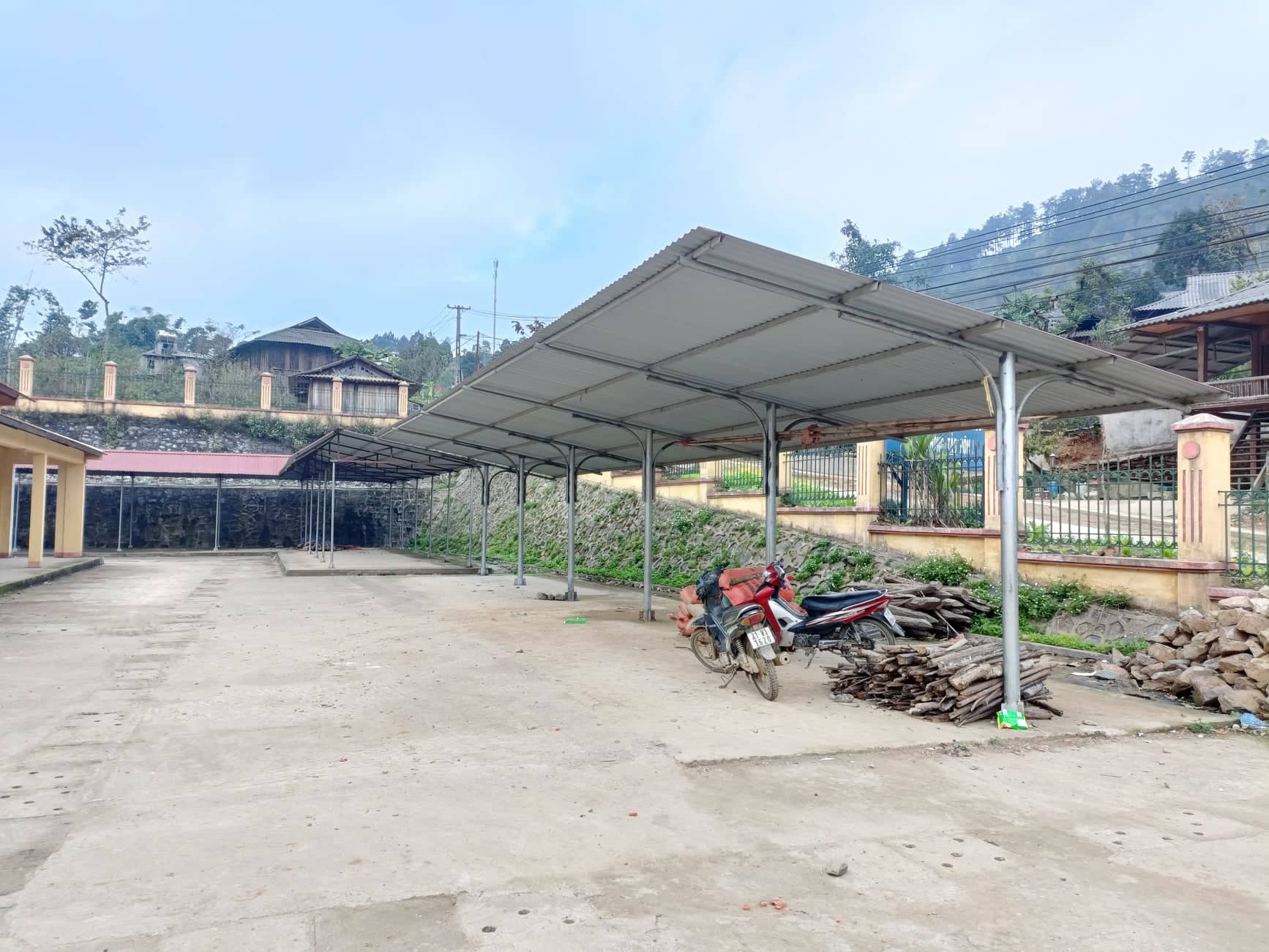 Yên Bái: Xã nghèo xây chợ 7 tỷ đồng để về đích Nông thôn mới...xong rồi bỏ không - Ảnh 2.