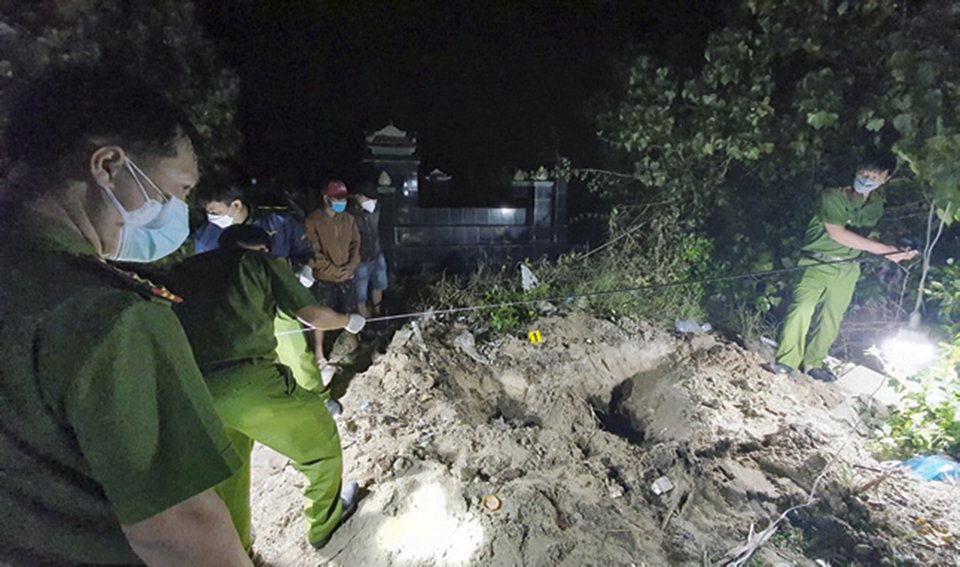 Nghi phạm chôn xác chủ nợ ngoài nghĩa địa phi tang ra đầu thú vì thấy ám ảnh - Ảnh 1.