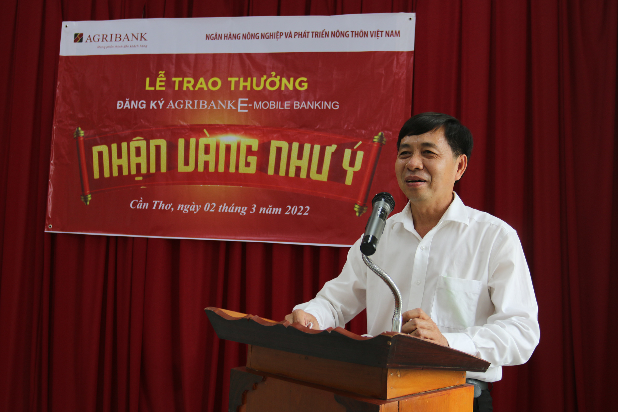 Agribank Chi nhánh Cần Thơ II trao thưởng 2 chỉ vàng SJC của Chương trình &quot;Đăng ký Agribank E-mobile Banking – Nhận vàng như ý&quot; - Ảnh 2.