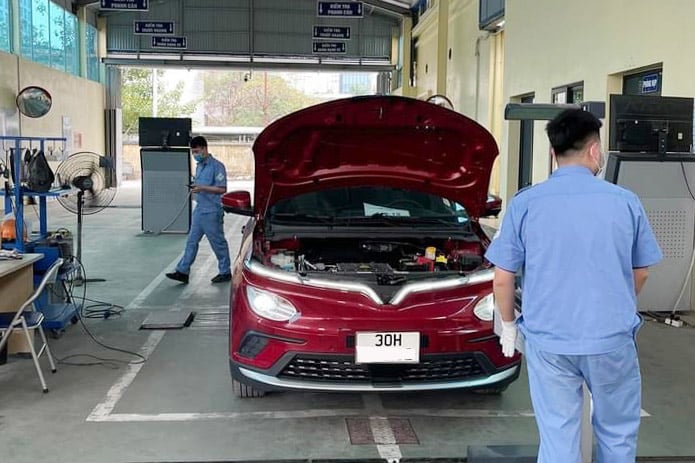 Lưu ý đăng kiểm xe điện VinFast VF e34 khác xe xăng ở đâu? - Ảnh 1.