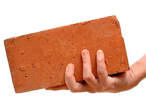 Tiền Giang: Cầm gạch đập đầu người đàn ông sống lang thang tử vong tại chỗ - Ảnh 1.