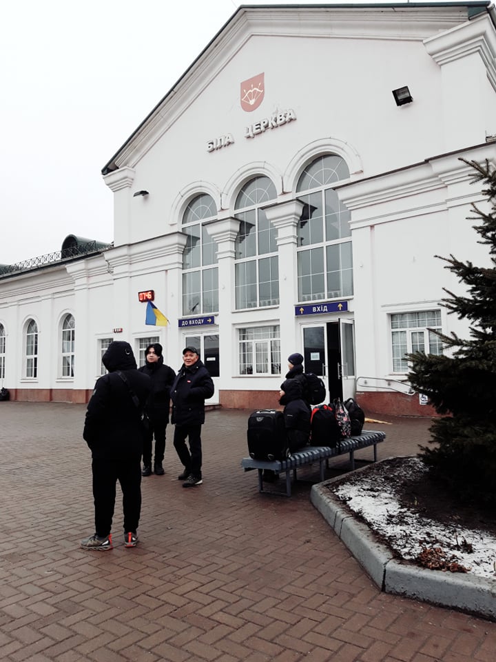 Nhật ký chiến sự Nga-Ukraine phần 7: Chuyến tàu cuối đã rời ga, di tản hay không với tôi không quan trọng nữa - Ảnh 2.