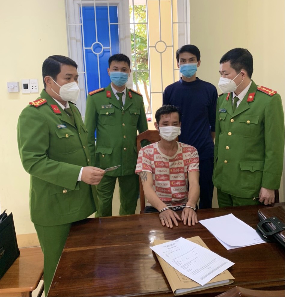 Quảng Bình: Nguyên nhân con dùng rựa giết cha rồi trốn vào rừng sâu - Ảnh 3.