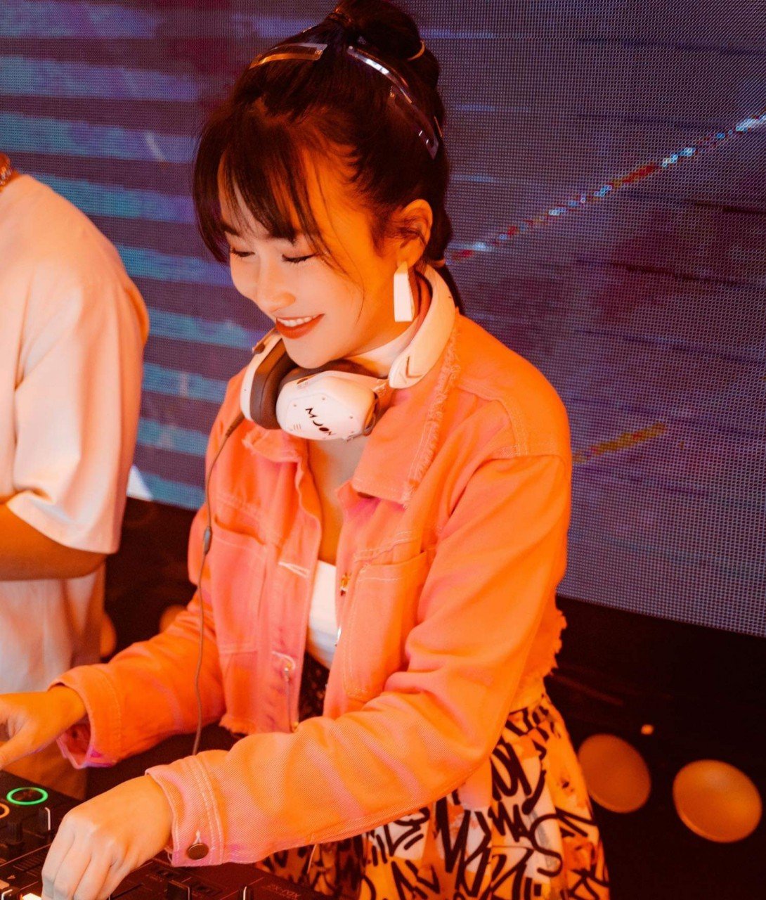 DJ Trang Moon: &quot;Tôi từng suýt rơi vào &quot;bẫy&quot;, phải uống chất kích thích ở nơi làm việc&quot; - Ảnh 4.