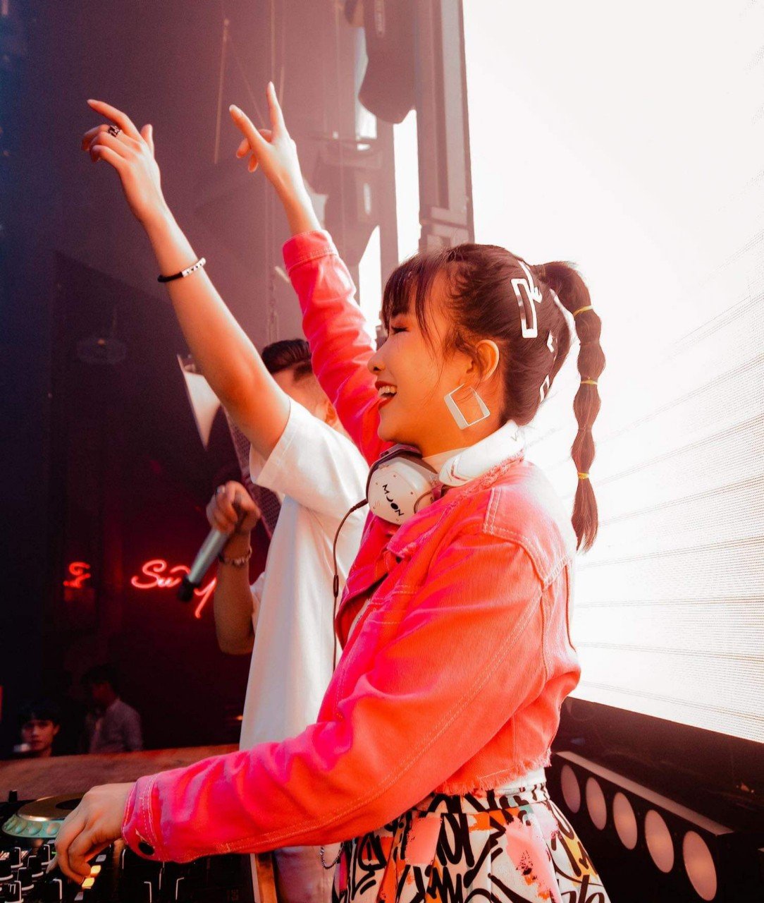 DJ Trang Moon: &quot;Tôi từng suýt rơi vào &quot;bẫy&quot;, phải uống chất kích thích ở nơi làm việc&quot; - Ảnh 3.