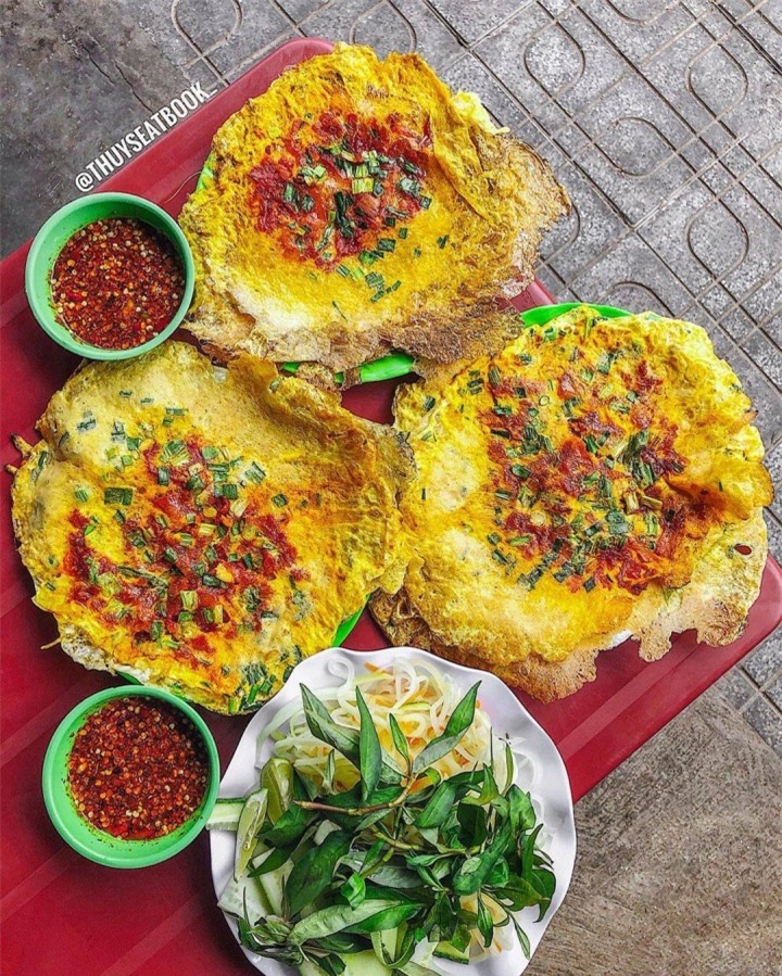 Bánh ép Huế lạ miệng giá rẻ. ăn mãi không chán - Ảnh 1.