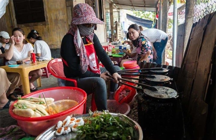 Bánh ép Huế lạ miệng giá rẻ. ăn mãi không chán - Ảnh 2.