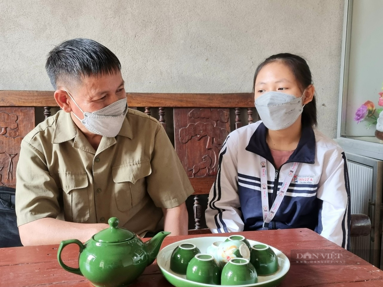 Ninh Bình: “Cô bé gom rác kiếm tiền đỡ mẹ” giờ ra sao? - Ảnh 5.