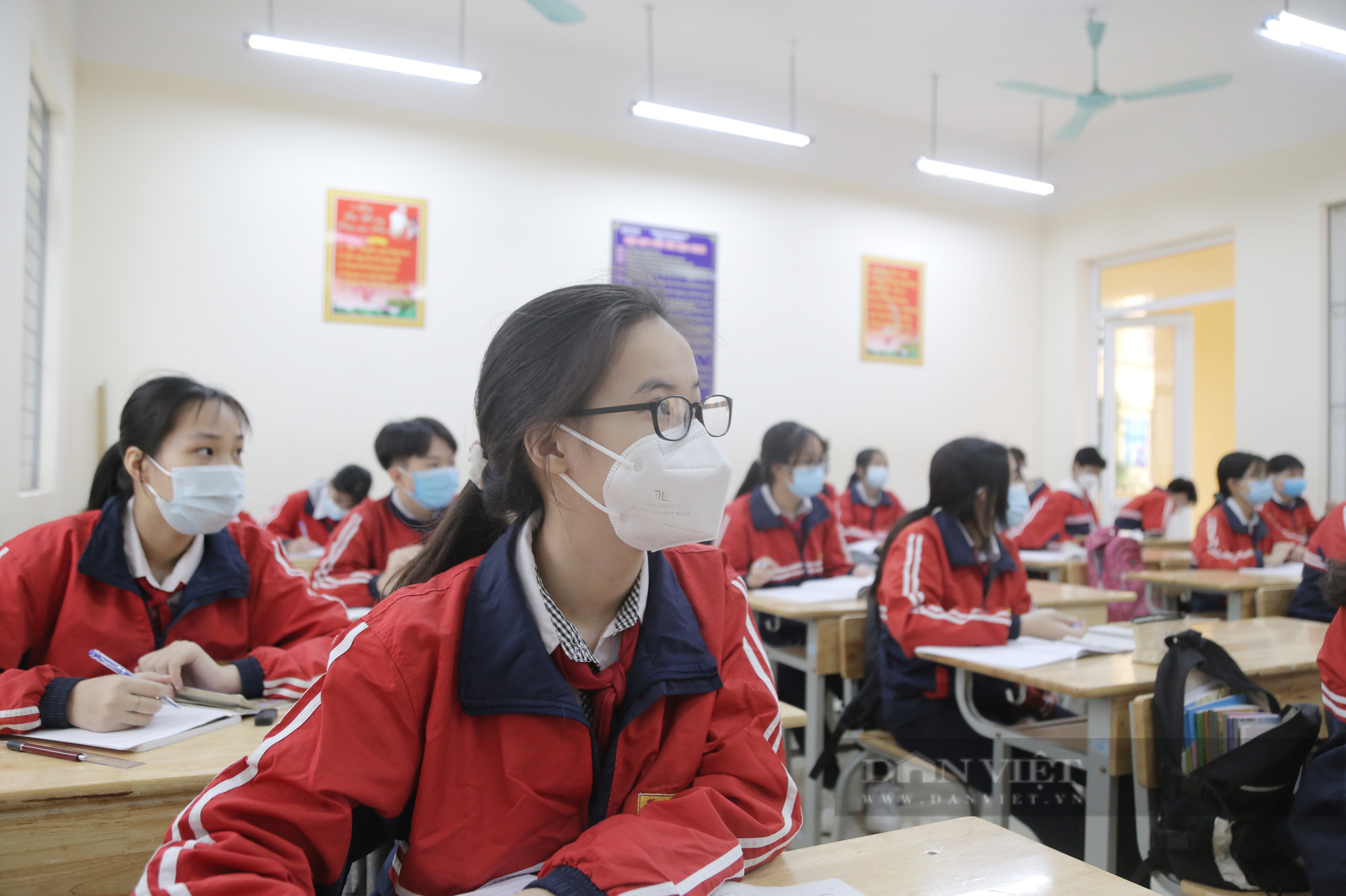 Hà Nội cho phép học sinh từ lớp 7 - 12 được ăn bán trú khi đi học trực tiếp, bao gồm yêu cầu gì? - Ảnh 1.