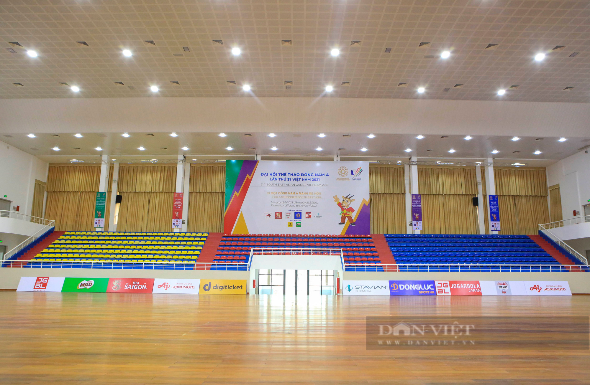 Các nhà thi đấu ở Hà Nội khoác tấm áo mới trước thềm SEA Games 31 - Ảnh 1.