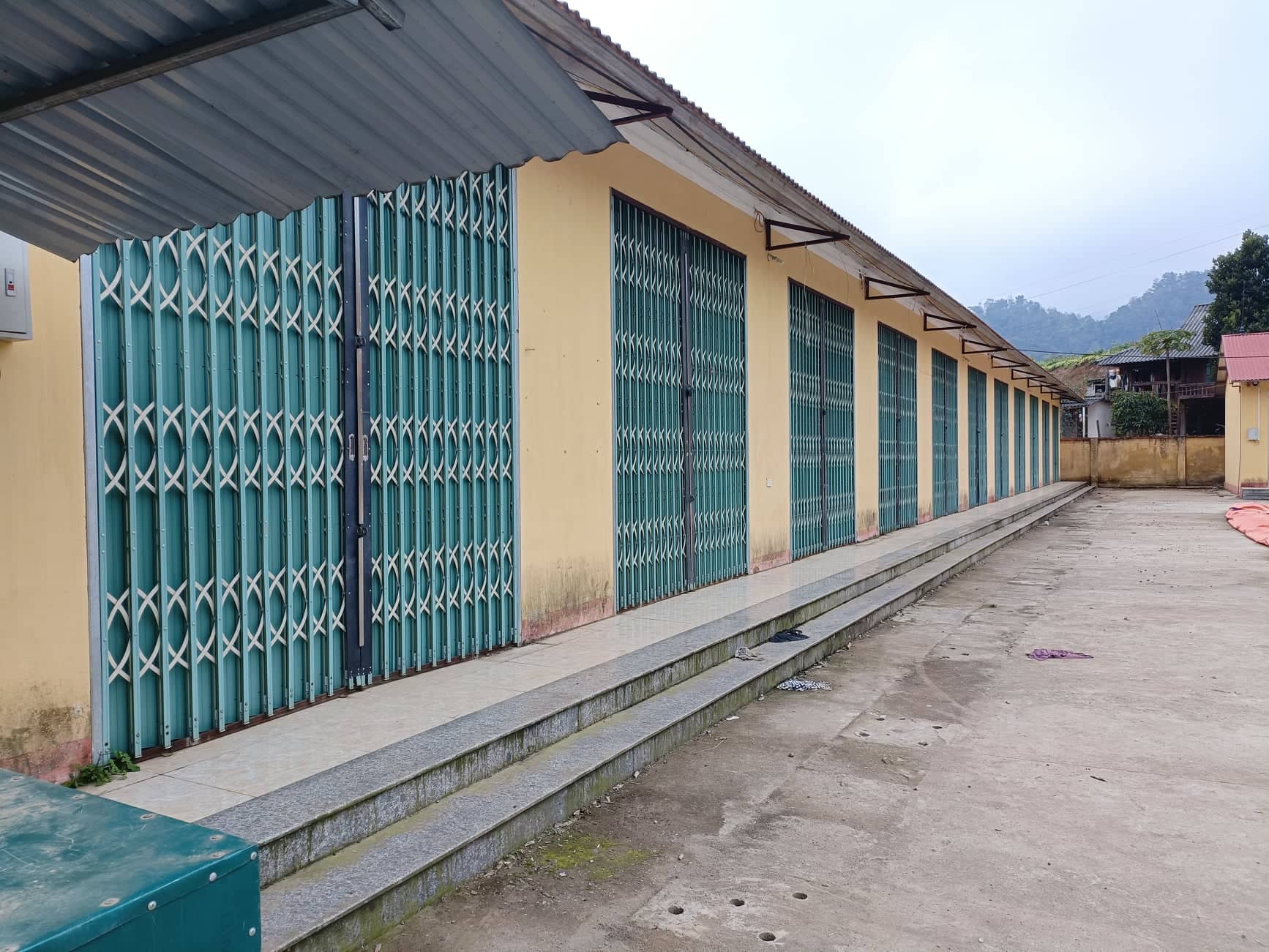 Yên Bái: Xã nghèo xây chợ 7 tỷ đồng để về đích Nông thôn mới...xong rồi bỏ không - Ảnh 3.