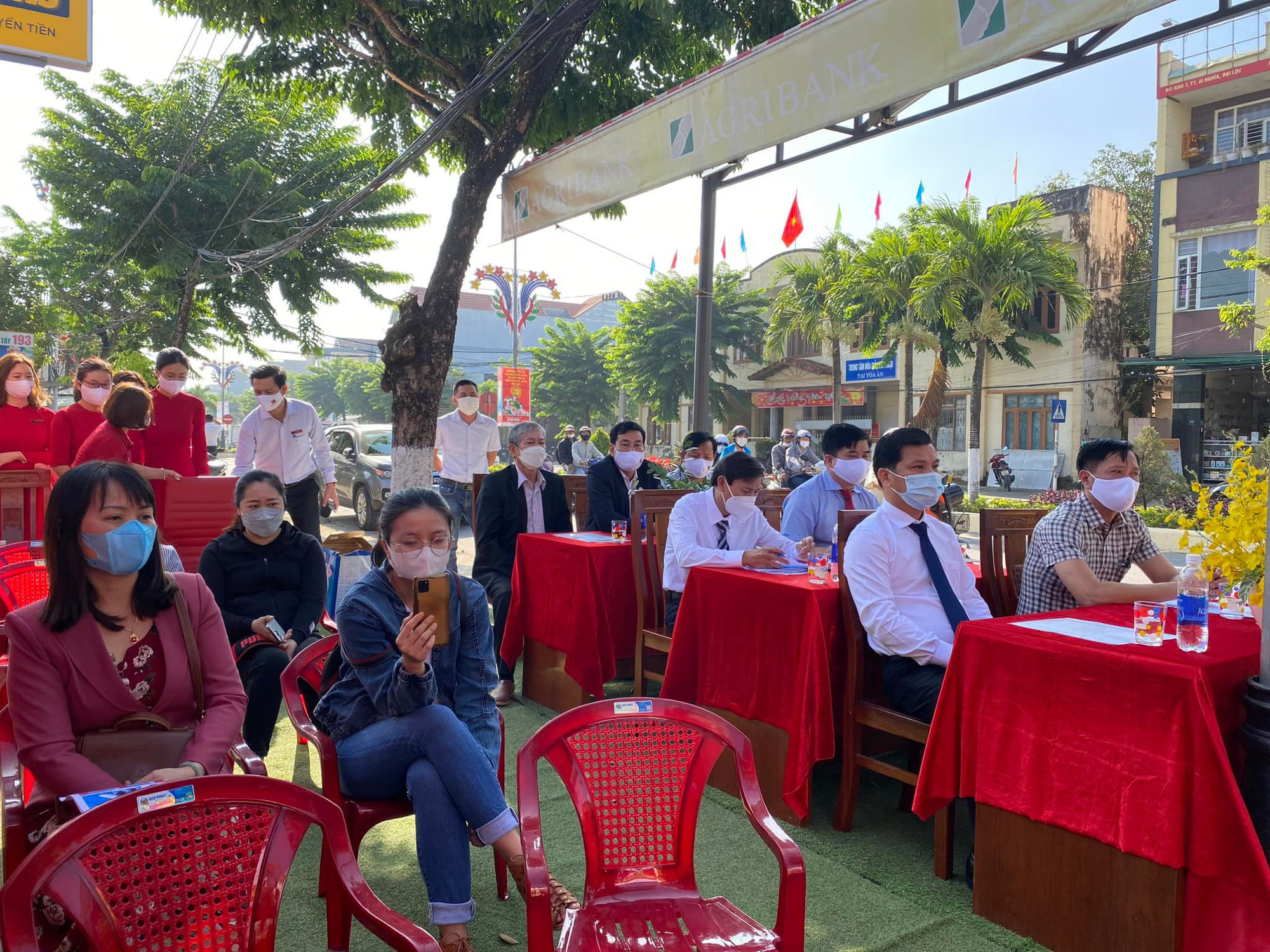 Quảng Nam: Agribank khai trương máy giao dịch tự động AutoBank tại huyện Đại Lộc - Ảnh 4. Quảng Nam: Agribank khai trương máy giao dịch tự động AutoBank tại huyện Đại Lộc - Ảnh 4.
