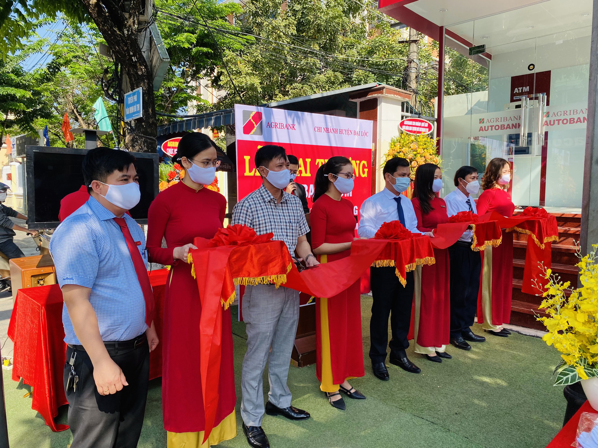 Quảng Nam: Agribank khai trương máy giao dịch tự động AutoBank tại huyện Đại Lộc - Ảnh 1. Quảng Nam: Agribank khai trương máy giao dịch tự động AutoBank tại huyện Đại Lộc - Ảnh 1.
