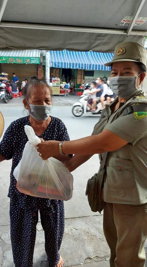Từ &quot;cái chết trắng&quot; của con trai, người mẹ trở thành tổ trưởng dân phố trấn áp tội phạm - Ảnh 5.