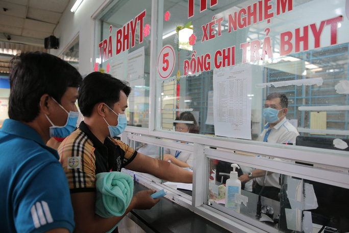 Tổng LĐLĐ Việt Nam đề nghị Bộ Y tế bỏ thủ tục phiền hà xin giấy xác nhận F0