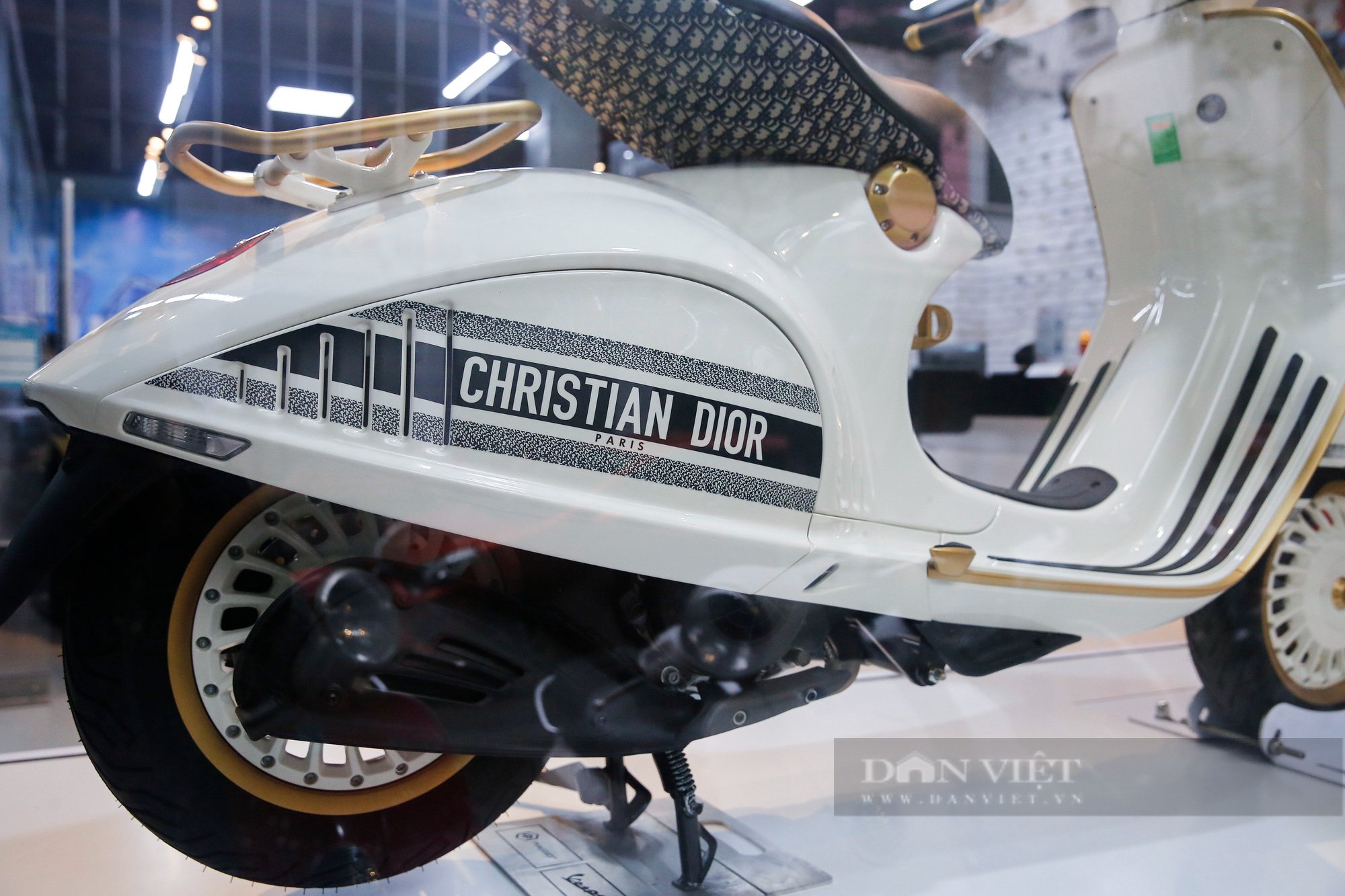 Vespa 946 Christian Dior