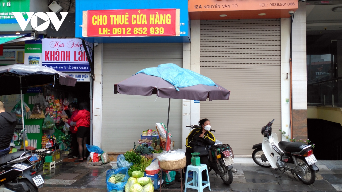 Hàng loạt cửa hàng Hà Nội treo biển cho thuê - Ảnh 8.