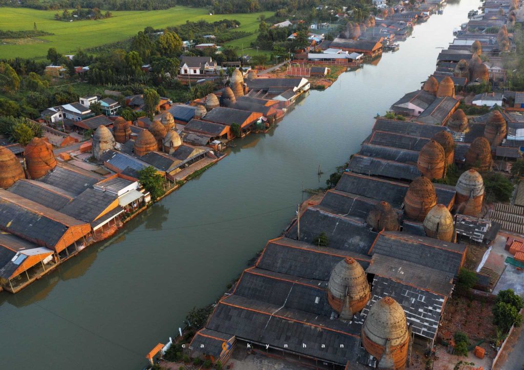 Đẹp mơ màng “vương quốc đỏ” Vĩnh Long - Ảnh 6.