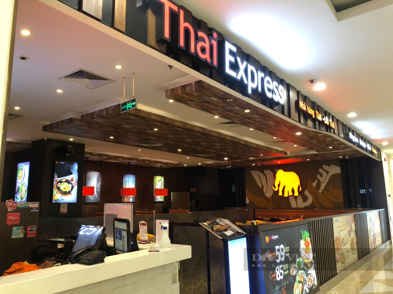 Không một bóng khách