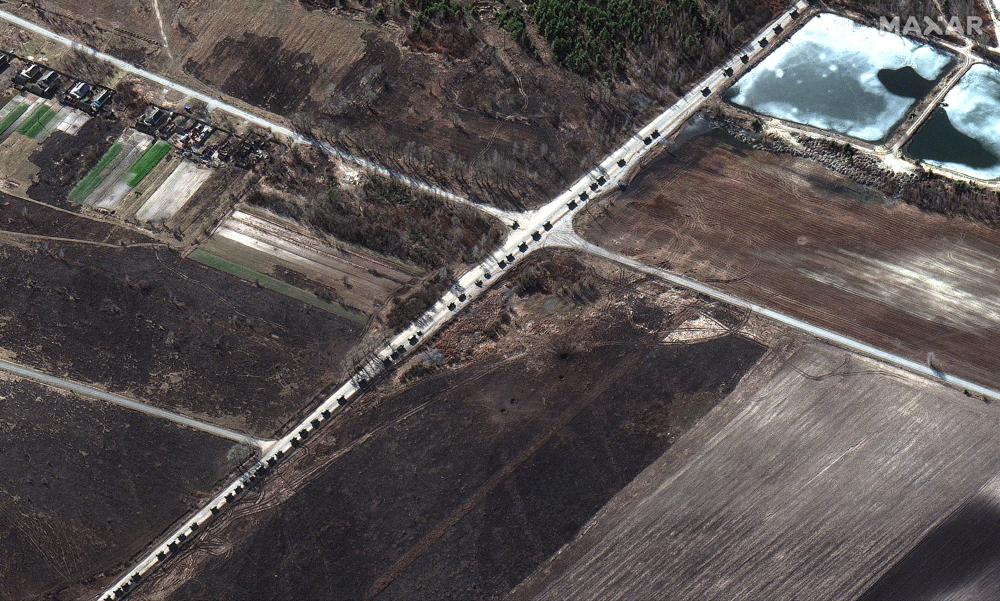 Vì sao đoàn xe khổng lồ dài 64km của Nga nằm 'chết dí' gần Kiev, Ukraine không dội bom tiêu diệt sạch? - Ảnh 3.