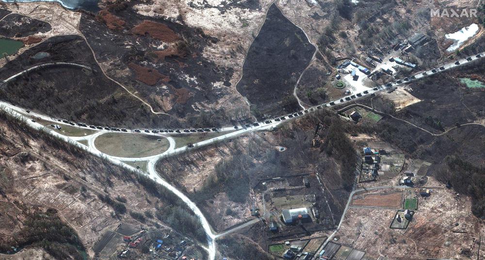 Vì sao đoàn xe khổng lồ dài 64km của Nga nằm 'chết dí' gần Kiev, Ukraine không dội bom tiêu diệt sạch? - Ảnh 1.