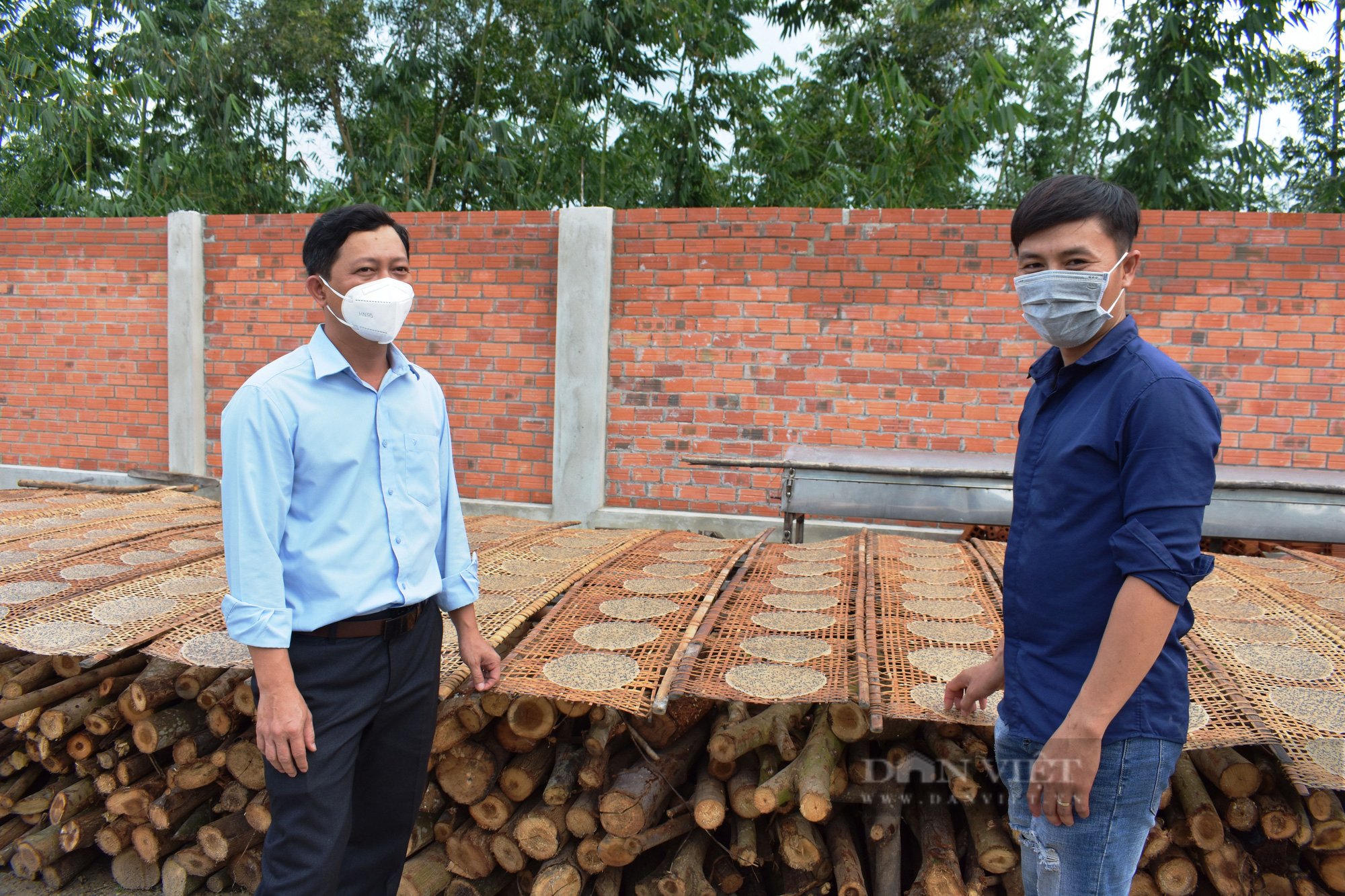 Anh nông dân Tây Ninh sáng chế máy gắp mía vừa nhanh, vừa khoẻ, cả làng trầm trồ khen siêu - Ảnh 4.