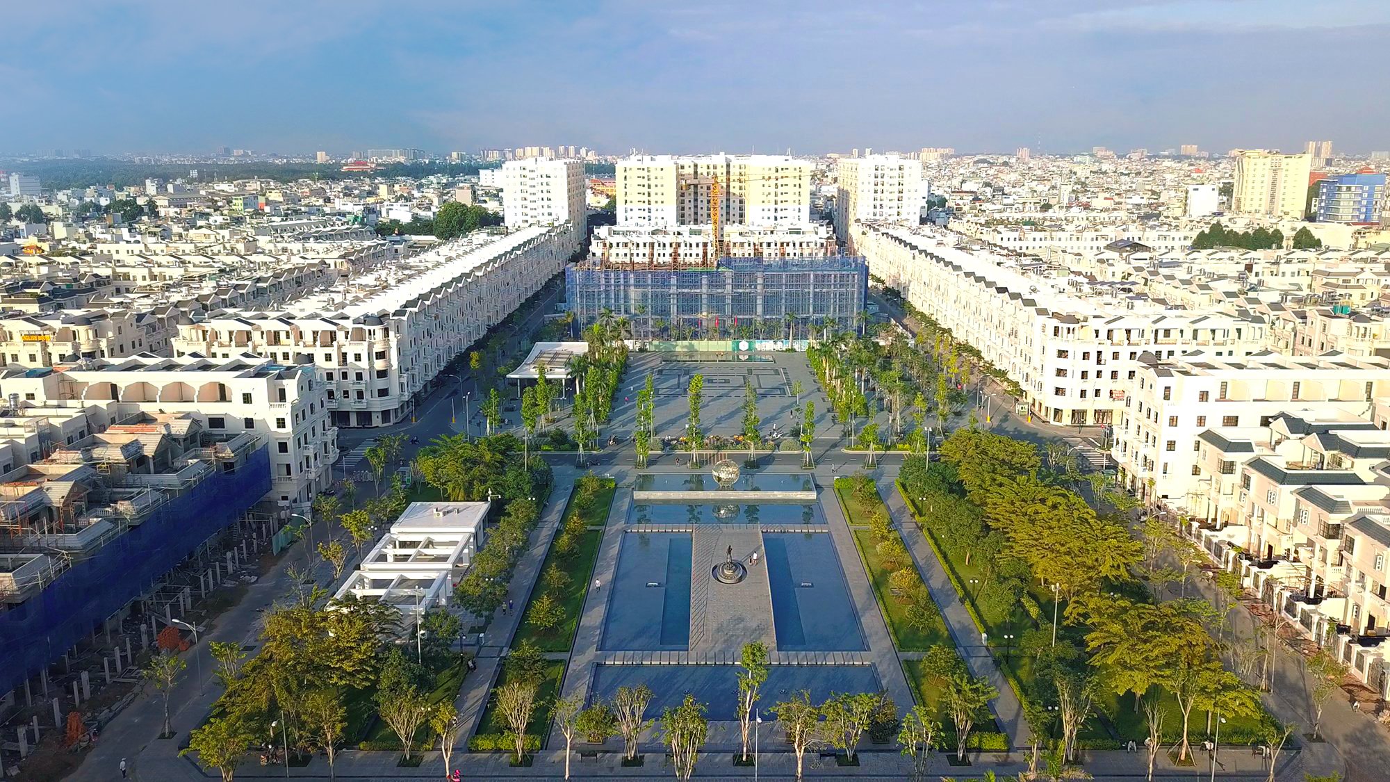 Nhà mặt phố 2022: Nguồn cung khan hiếm và giá liên tục lập đỉnh mới - Ảnh 2. Nhà mặt phố 2022: Nguồn cung khan hiếm và giá liên tục lập đỉnh mới - Ảnh 2.