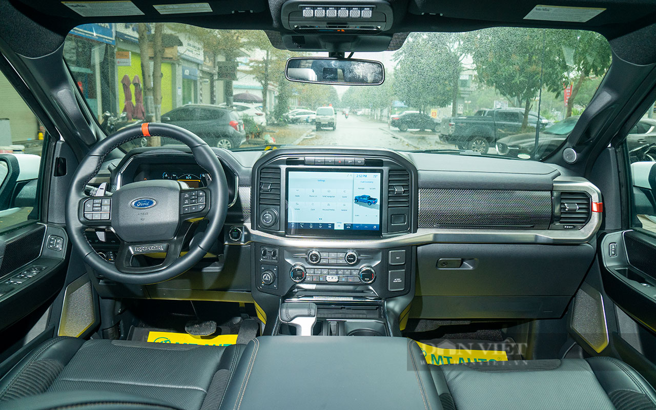 Trải nghiệm thực tế &quot;siêu bán tải&quot; Ford F-150 Raptor 2022 đầu tiên về Việt Nam - Ảnh 3.