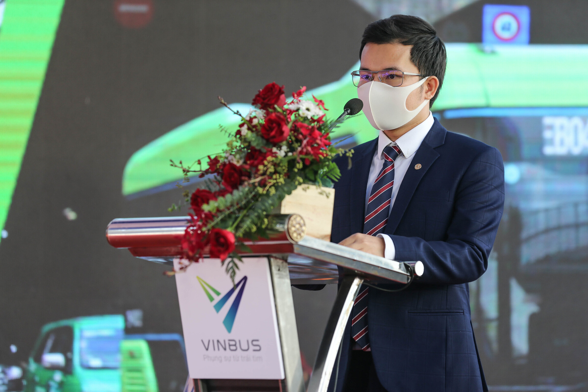 VinBus khai trương tuyến buýt điện đầu tiên kết nối mạng lưới vận tải công cộng TP.HCM - Ảnh 2.