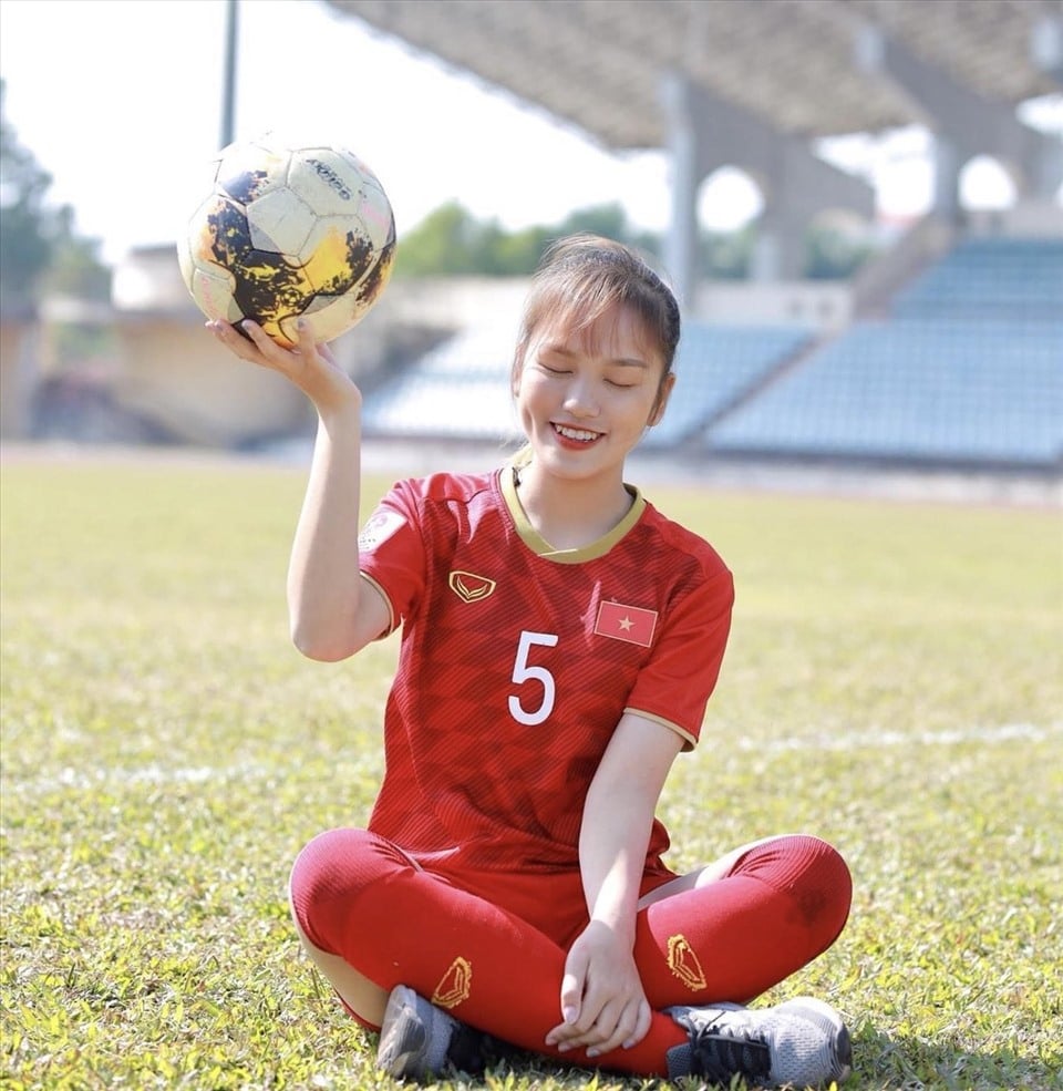 Những &quot;bóng hồng&quot; của ĐT nữ Việt Nam: Tài năng, xinh đẹp xuất chúng - Ảnh 5.