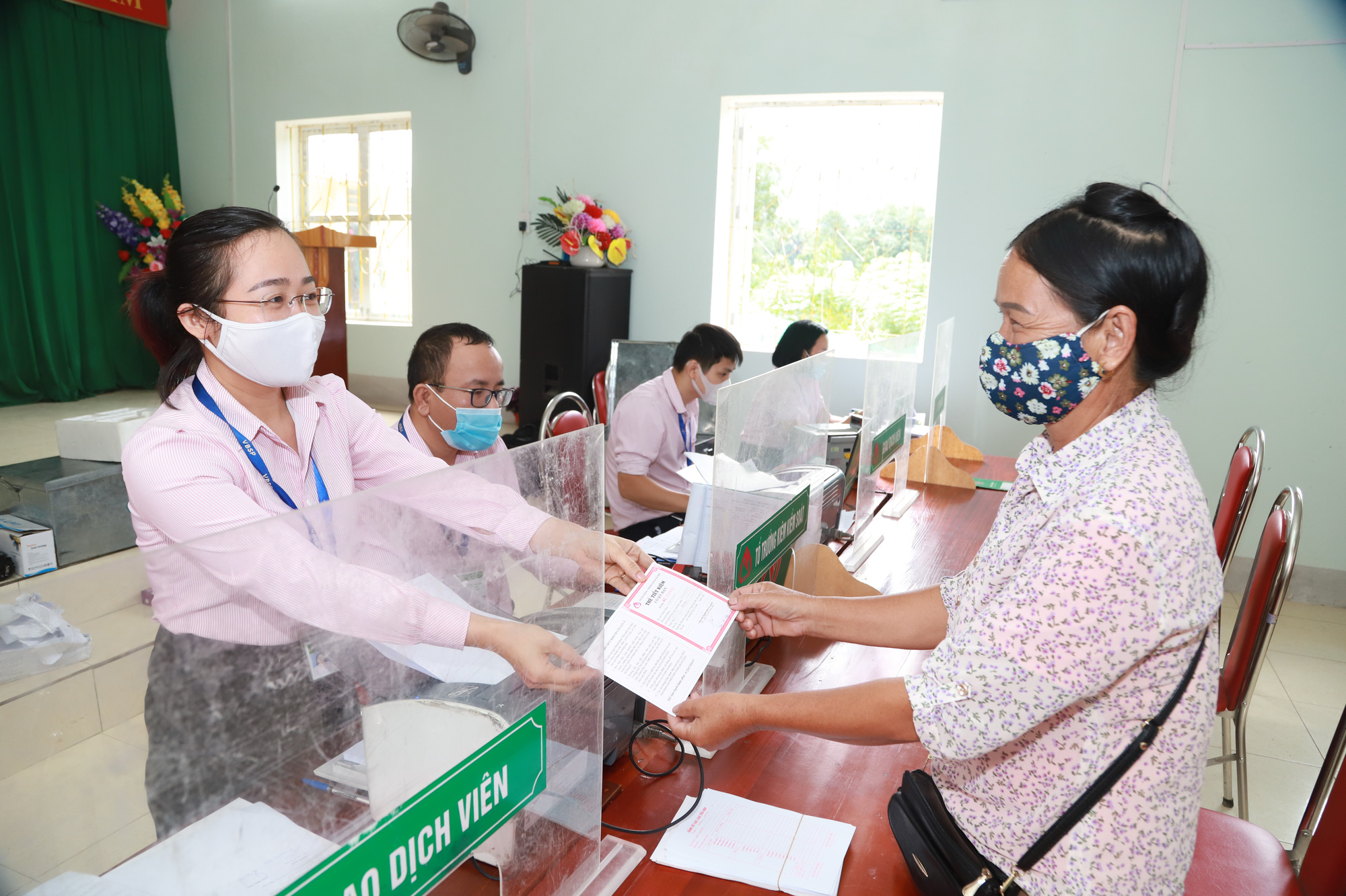 Có điểm tựa từ tín dụng chính sách xã hội, chị em phụ nữ mạnh dạn làm giàu - Ảnh 2.
