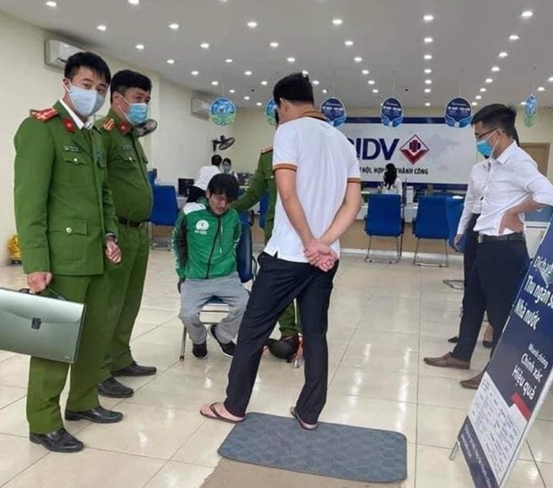 Vì sao ngày càng xảy ra nhiều vụ cướp ngân hàng táo tợn? - Ảnh 5.