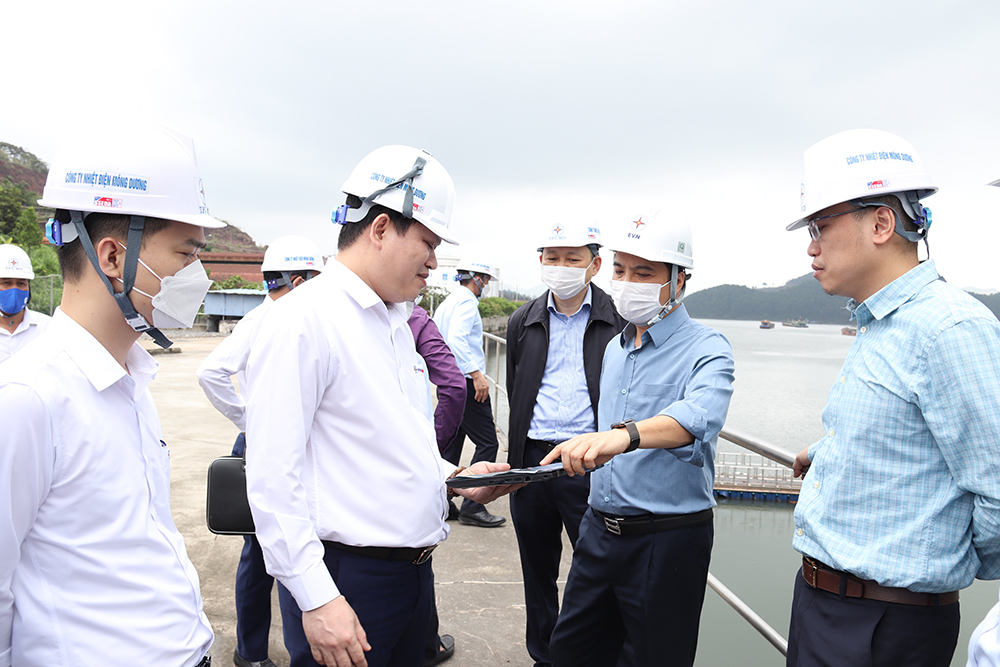 Lo điện cho miền Bắc mùa nắng nóng cực kỳ căng thẳng - Ảnh 1. Lo điện cho miền Bắc mùa nắng nóng cực kỳ căng thẳng - Ảnh 1.